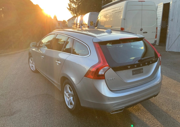 Volvo V60 cena 45500 przebieg: 201150, rok produkcji 2015 z Piastów małe 191